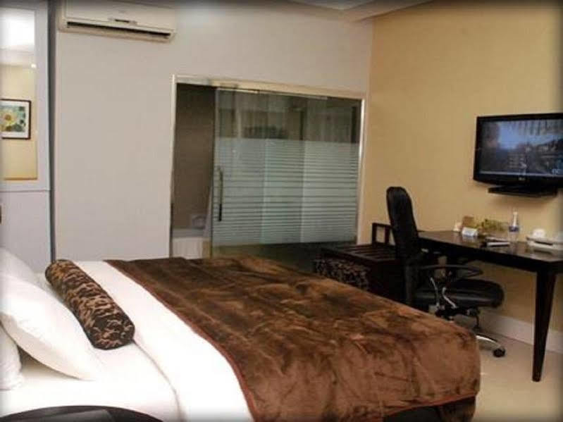 BW Starfire Hotel Ikeja Extérieur photo
