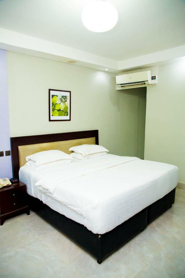 BW Starfire Hotel Ikeja Extérieur photo