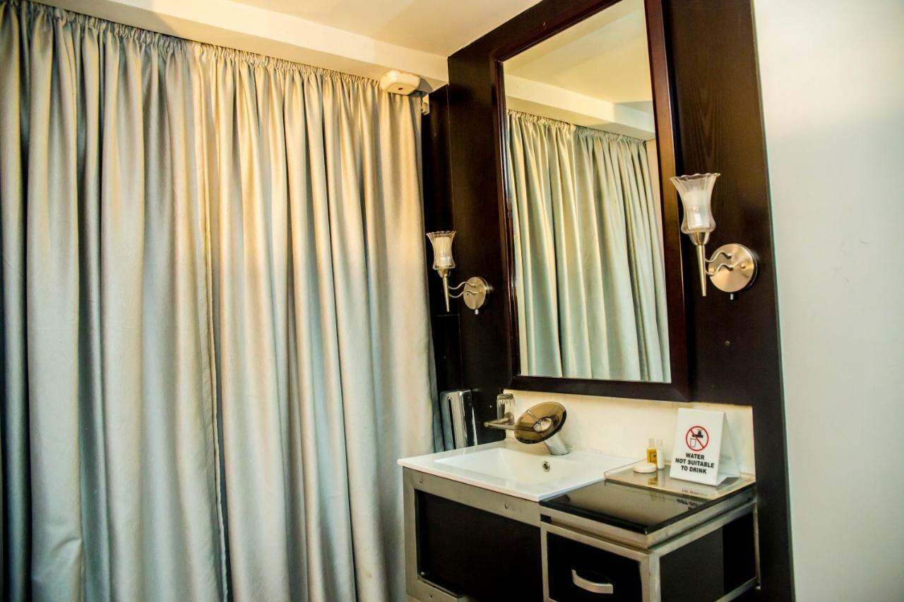 BW Starfire Hotel Ikeja Extérieur photo