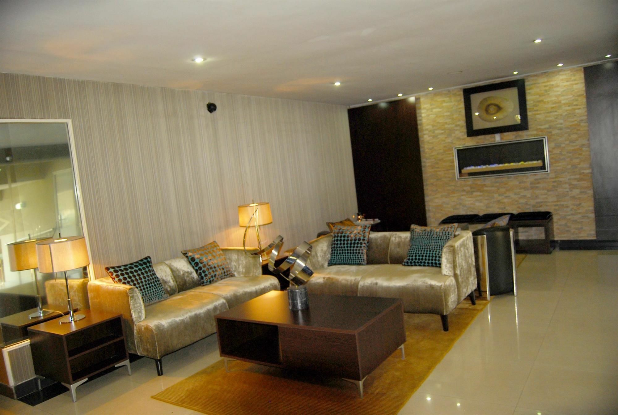 BW Starfire Hotel Ikeja Extérieur photo