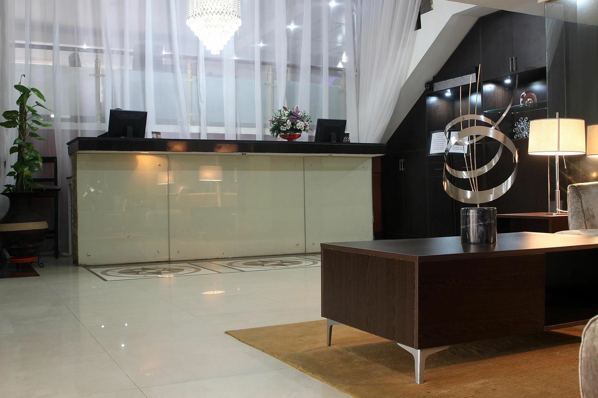 BW Starfire Hotel Ikeja Extérieur photo